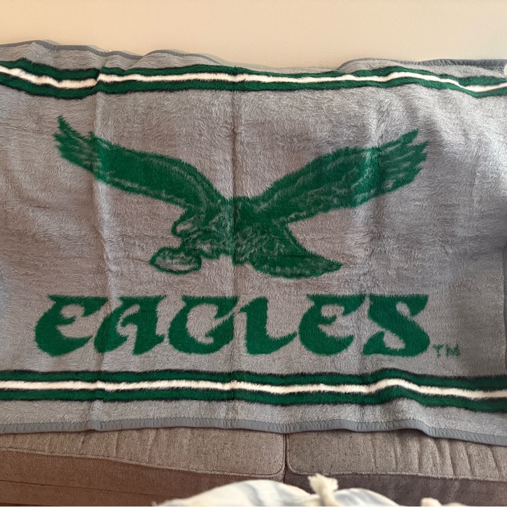 Eagles Plush Gray and Green Throw Blanket